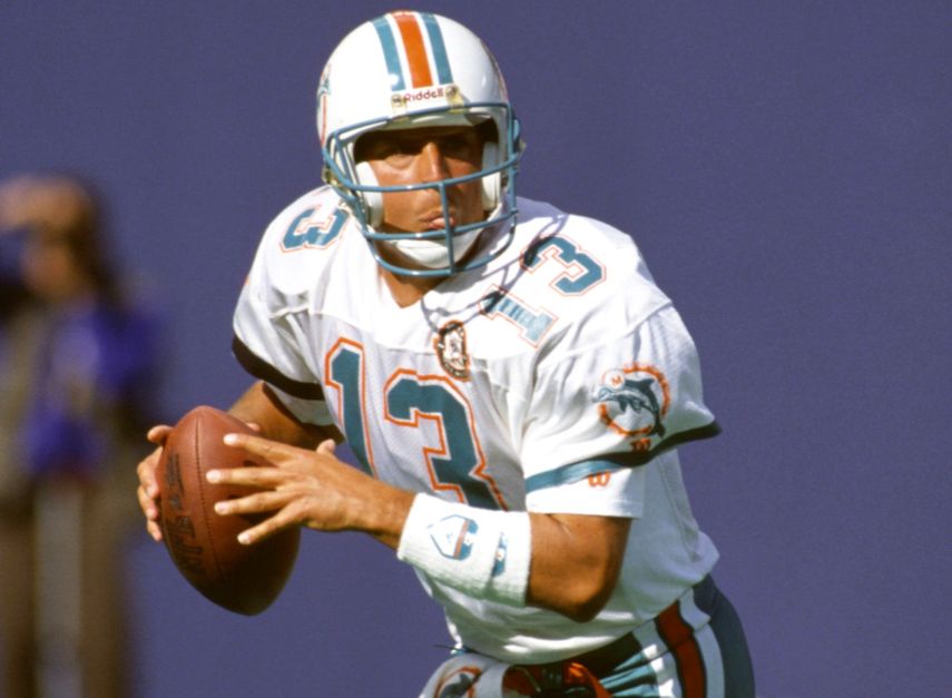 Marino dejó la NFL como líder en varios departamentos ofensivos y al día de hoy se mantiene en los cinco mejores en esas categorías.