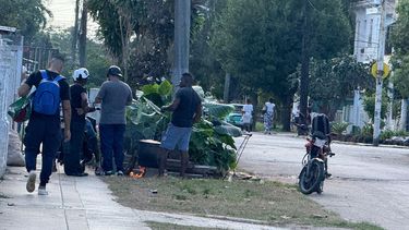 Diario las Américas | cuba hacen comida en calle falta de electricidad y combustible - César Menéndez/DLA