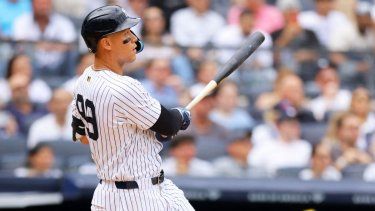 Aaron Judge, de los Yanquis de Nueva York, conecta un grand slam en la tercera entrada contra los Cerveceros de Milwaukee en el Yankee Stadium, el 29 de marzo de 2025 en la ciudad de Nueva York.&nbsp;