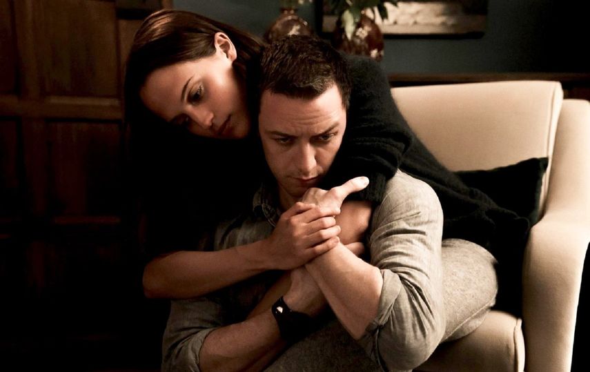 James McAvoy y&nbsp;Alicia Vikander en la película Inmersión.