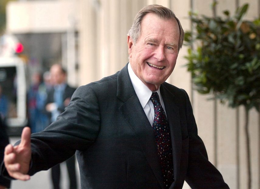 George H.W. Bush fue&nbsp;piloto de guerra&nbsp;durante la&nbsp;Segunda Guerra Mundial, congresista, embajador en la&nbsp;ONU, director de la&nbsp;CIA