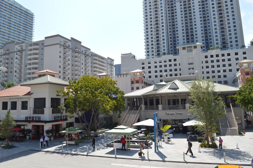 Mary Brickell Viallage se entiende a ambos lados de South Miami Avenue, entre las calles 9 y 10.