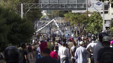 Venezuela vivió este domingo una nueva jornada con focos de violencia y de enfrentamientos entre manifestantes antichavistas y las fuerzas de seguridad.