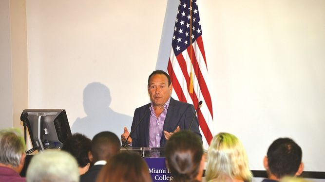 Líderes de diversas comunidades del sur de la Florida participaron en la actividad (GISELLE SANTALUCCI)