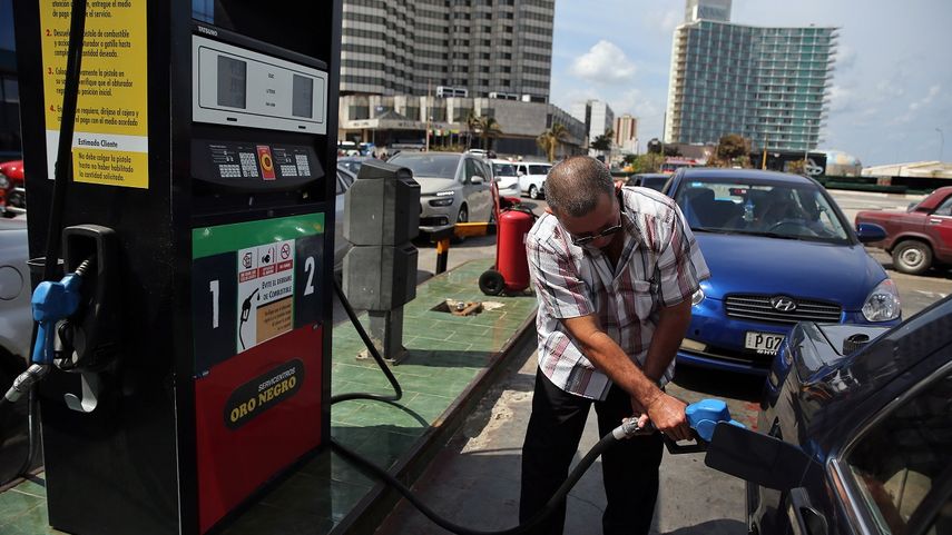 La restricción en la distribución de la gasolina especial solo para autos de turismo y servicio diplomático se inició el 1ro de abril en la isla.