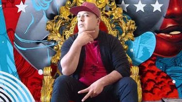 Delcid Urbano inici&oacute; su carrera art&iacute;stica desde muy temprano, en San Benito,&nbsp;Guatemala; donde naci&oacute;, vivi&oacute; sus primeros a&ntilde;os de vida y descubri&oacute; su pasi&oacute;n por la m&uacute;sica.