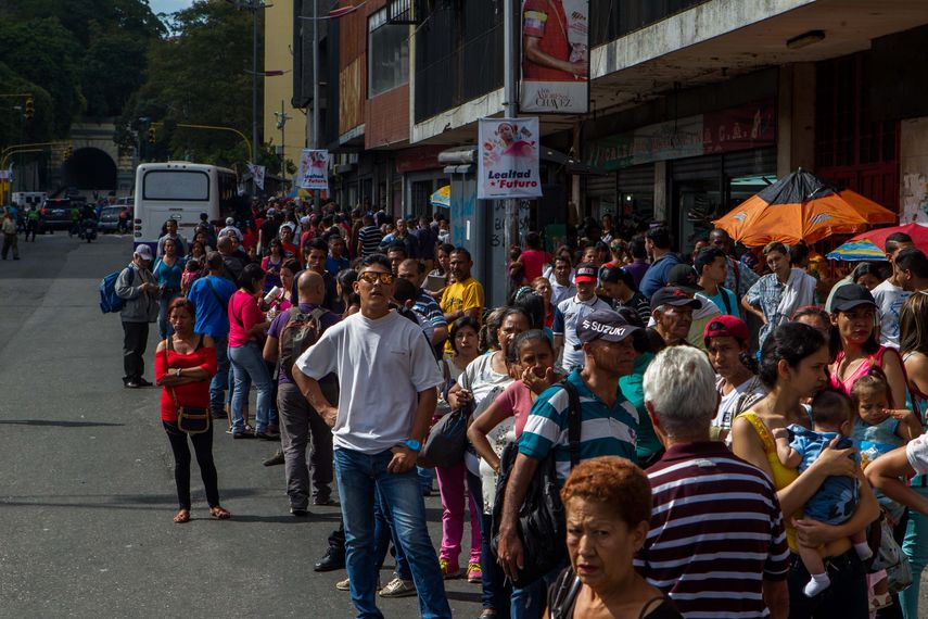 El transporte público se vio afectado luego de que la falla dejara sin servicio al Metro de Caracas.