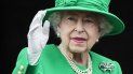 La reina Isabel II aparece de sorpresa en el balcón del Palacio de Buckingham, en Londres, durante el desfile que cerró las celebraciones del jubileo de platino. 