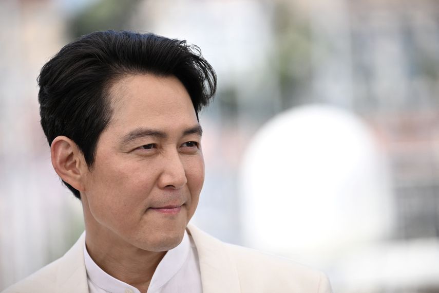 El actor y director surcoreano Lee Jung-jae posa durante una sesión fotográfica para la película Hunt en la 75ª edición del Festival de Cine de Cannes en Cannes, sur de Francia, el 19 de mayo de 2022. &nbsp;