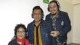 Miembros de la banda La Santa Cecilia, de izquierda a derecha, La Marisoul, Pepe Carlos y Alex Bendaña, posan para un retrato durante la presentación de su álbum Cuatro copas en la Ciudad de México, el 8 de noviembre de 2022.