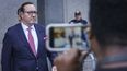 ARCHIVO - El actor Kevin Spacey sale de la corte en Nueva York, el martes 11 de octubre de 2022. El actor galardonado con dos Premios de la Academia Kevin Spacey, cuya carrera estelar se vio afectada por acusaciones de agresión sexual, comenzó su juicio en Londres el 28 de junio de 2023, acusado de delitos sexuales contra cuatro hombres en Gran Bretaña.