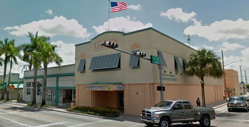 De acuerdo con las versiones suministradas por los familiares de la adolescente, un oficial de la Policía de Homestead habría utilizado un pistola eléctrica (taser) para controlar a la menor. (Cortesía)