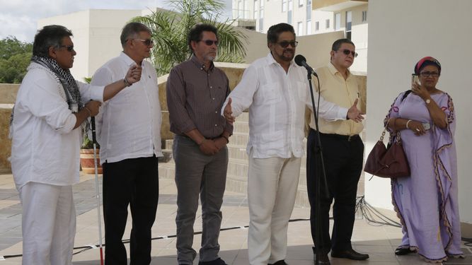 Exguerrilleros de las Farc se reunieron en la Comisión de Seguimiento, Impulso, Verificación a la Implementación de los Acuerdos de Paz (CSIVI) junton con el presidente Santos y delegados de paz&nbsp;