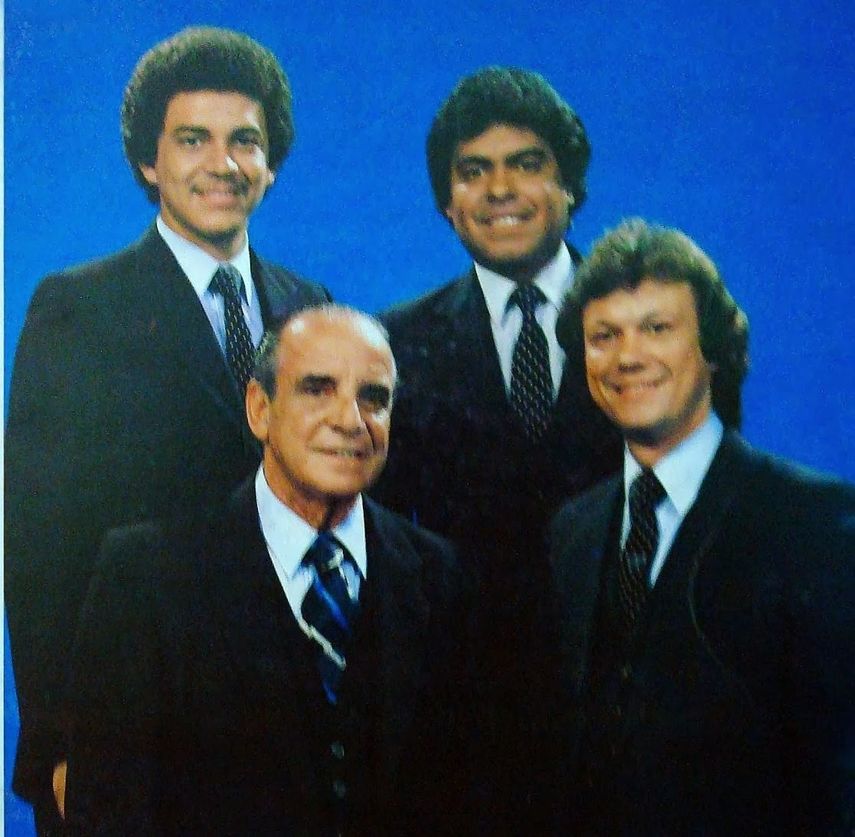 En la gráfica, el maestro Luis María Frómeta, fundador de la Orquesta Billo´s Caracas Boys y en la parte superior derecha, el cantante Ely Méndez, en compañía de otros dos vocalistas de la agrupación.