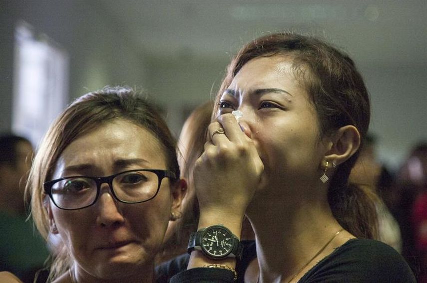 Los familiares esperan por noticias. (EFE)