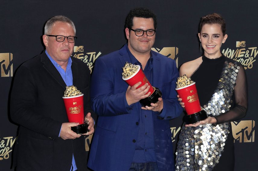 El Director Bill Condon junto a los actores Josh Gad y Emma Watson.