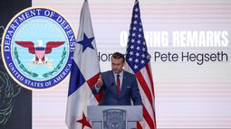 El secretario de Defensa de Estados Unidos, Pete Hegseth, pronuncia un discurso durante la Conferencia de Seguridad Centroamericana (CENTSEC25), organizada por Panamá y el Comando Sur de Estados Unidos, en Ciudad de Panamá el 9 de abril de 2025.