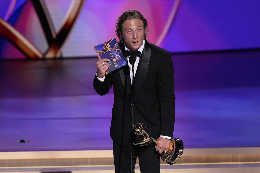 Jeremy Allen White recibe el premio a Mejor actor de una serie de comedia por The Bear durante la 76 edición de los premios Emmy el domingo 15 de septiembre de 2024 en el Teatro Peacock de Los Ángeles.