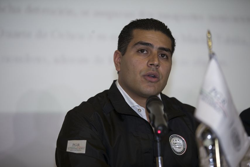 En esta foto de archivo del 16 de abril de 2017, Omar Garc&iacute;a Harfuch habla durante una conferencia de prensa en la embajada de M&eacute;xico en Ciudad de Guatemala. Hombres armados atentaron contra Garc&iacute;a, quien actualmente es el jefe de la polic&iacute;a de Ciudad de M&eacute;xico, el viernes 26 de junio de 2020.&nbsp;