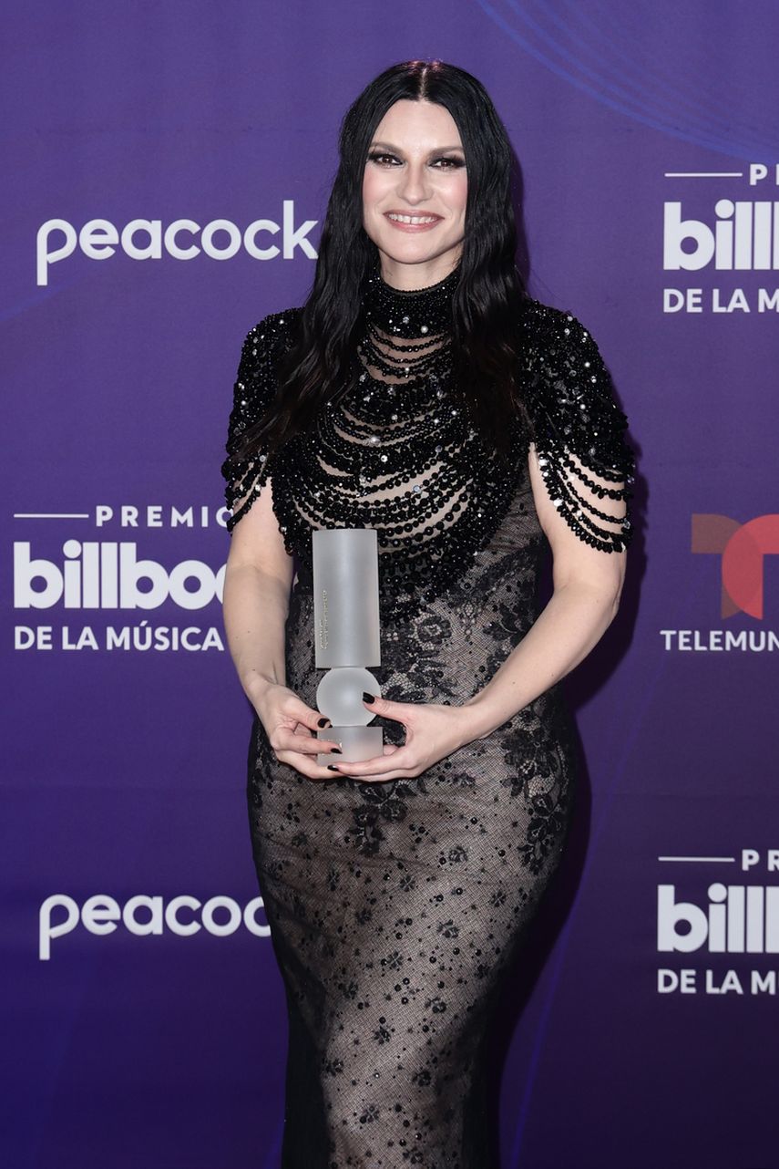 Laura Pausini recibe el Premio Billboard Ícono en los Premios Latin Billboard 2025 en el James L. Knight Center el 23 de octubre de 2025 en Miami, Florida.