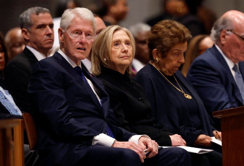 El expresidente Bill Clinton y su esposa la exsecretaria de Estado Hillary Clinton.