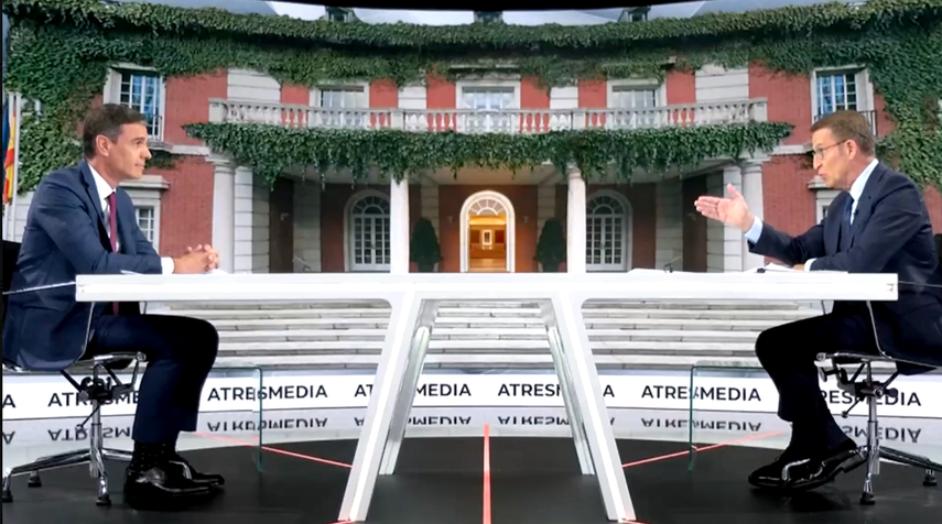 El presidente del Gobierno español Pedro Sánchez, y el presidente del Partido Popular (PP), Alberto Núñez Feijóo, durante el debate electoral.