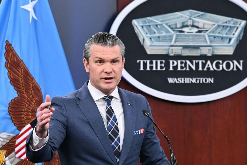El secretario de Defensa Pete Hegseth en conferencia de prensa.