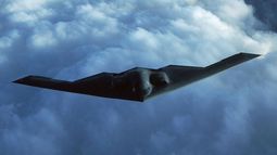 Foto del Departamento de Defensa de Estados Unidos muestra a un bombardero B-2 volando en un lugar no revelado
