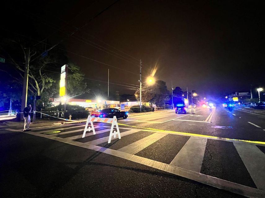 La policía de Tallahassee acordonó la escena del crimen.