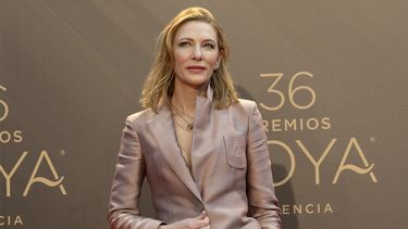 La actriz australiana Cate Blanchett posa al llegar a una conferencia de prensa previa a los Premios Goya del cine español, en el Palau de les Arts en Valencia, España, el sábado 12 de febrero.&nbsp;