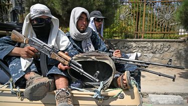 Cohete cae en Kabul tras advertencia de EEUU sobre ataques terroristas. En la imagen, talibanes