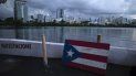 Una tabla de madera con la bandera puertorriqueña en el muelle de la laguna de Condado, donde se han registrado varios apagones en los últimos días, en San Juan, Puerto Rico. Una tabla de madera con la bandera puertorriqueña en el muelle de la laguna de Condado, donde se han registrado varios apagones en los últimos días, en San Juan, Puerto Rico.