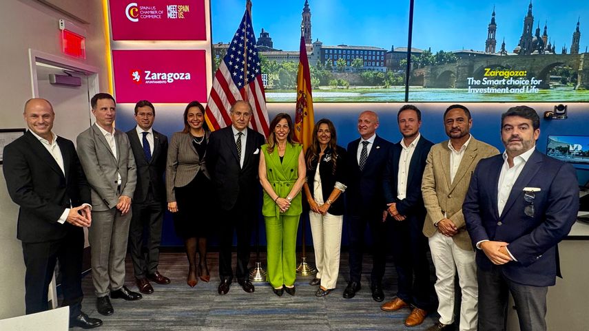 Grupo destacado de líderes y panelistas del evento de promoción de Zaragoza en Miami. Grupo destacado de líderes y panelistas del evento de promoción de Zaragoza en Miami.
