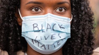 dos policias de buffalo son acusados de ataque