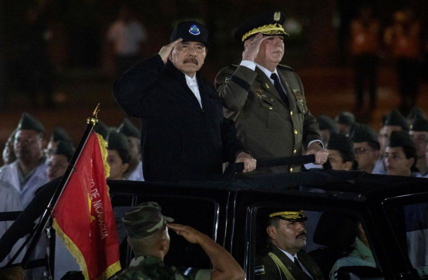 El dictador sandinista Daniel Ortega y el jefe del Ejército Julio César Áviles