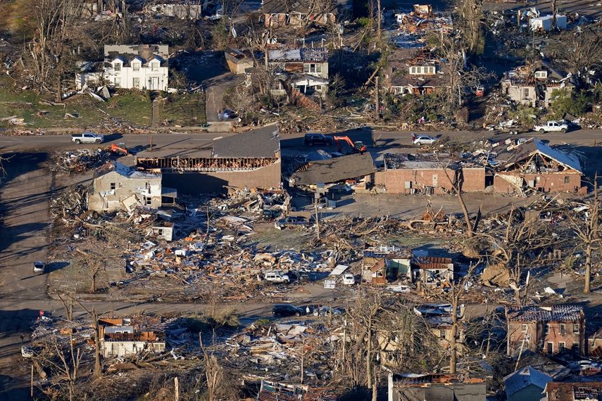 Vista aérea el 12 de diciembre de 2021 de la destrucción causada por un tornado en Mayfield, Kentucky.&nbsp;