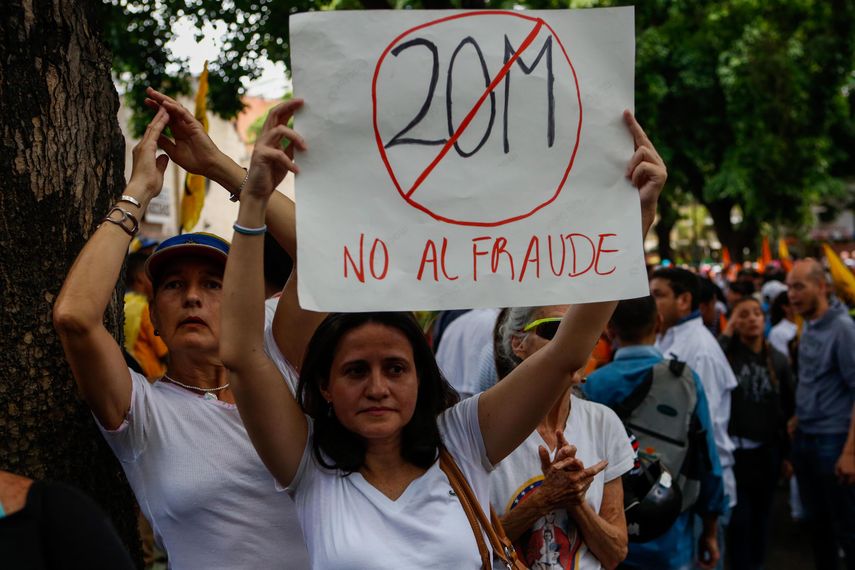 Decenas de opositores atendieron este miércoles a la invitación del opositor Frente Amplio&nbsp;Venezuela&nbsp;Libre de&nbsp;marchar hasta la sede de la Organización de Estados Americanos.