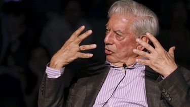  El escritor peruano Mario Vargas Llosa participa en el Foro Internacional del Español 2015. (EFE). 
