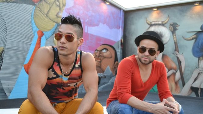 En esta foto del tres de febrero de 2014, Chyno Miranda, a la izquierda, y Nacho Mendoza, del dúo musical Chino y Nacho, durante una entrevista en Miami.&nbsp;