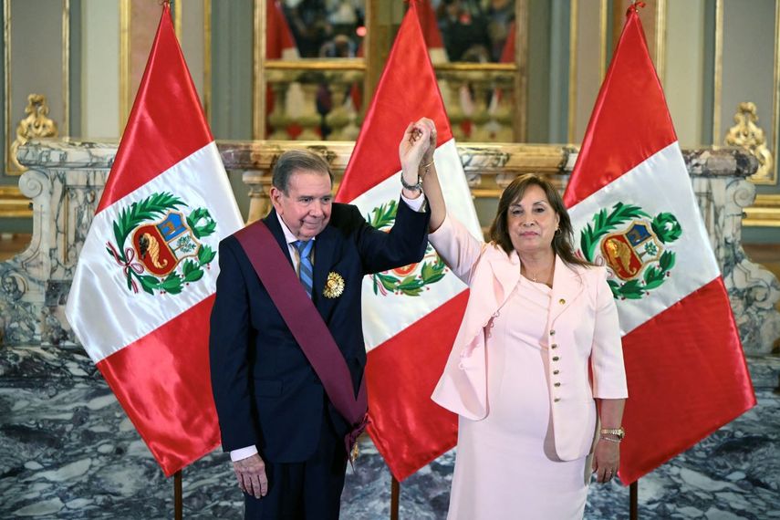 el presidente Edmundo González Urrutia fue recibido por la mandataria de Perú, Dina Boluarte, en el Palacio de Gobierno de Lima, Perú, el 29 de enero de 2025.