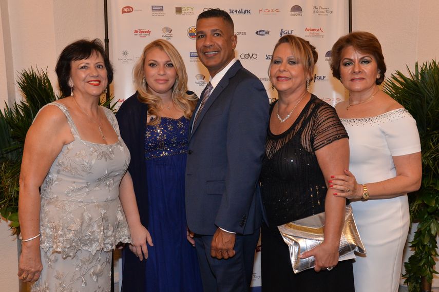 Martha Eckstein, Jacqueline López, Miguel José Castro, Eleana López y Luz Estrada.