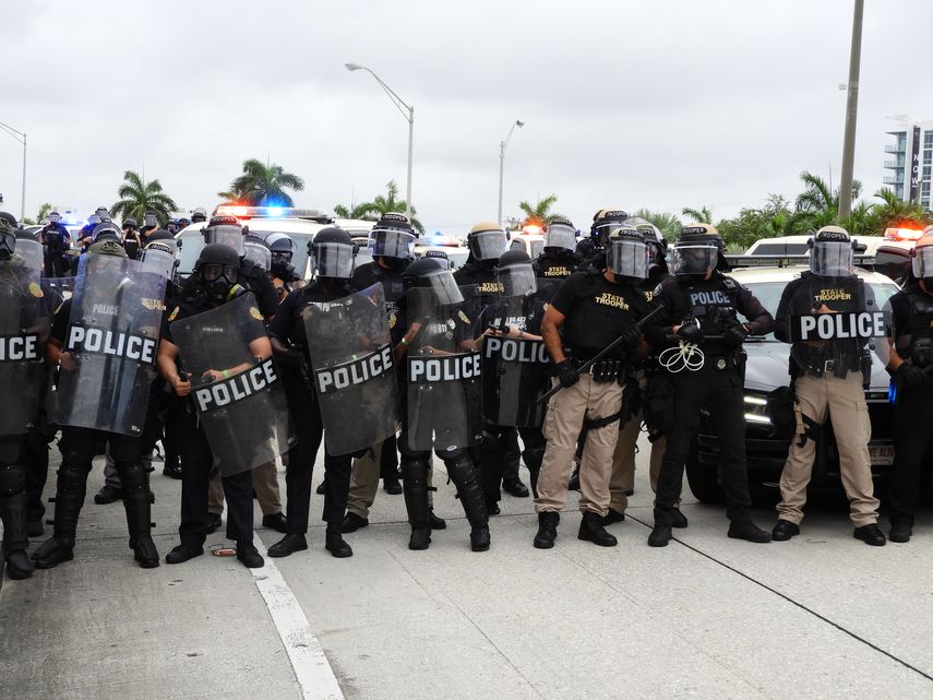 Agentes de la Policía de Florida.