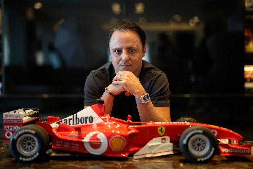 El 31 de agosto del 2023, el expiloto de la Fórmula 1, Felipe Massa, posa para una foto en su casa de Sao Paulo, Brasil.