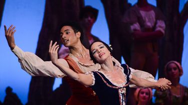 Los bailarines Viengsay Valdés y Patricio Revé.&nbsp;