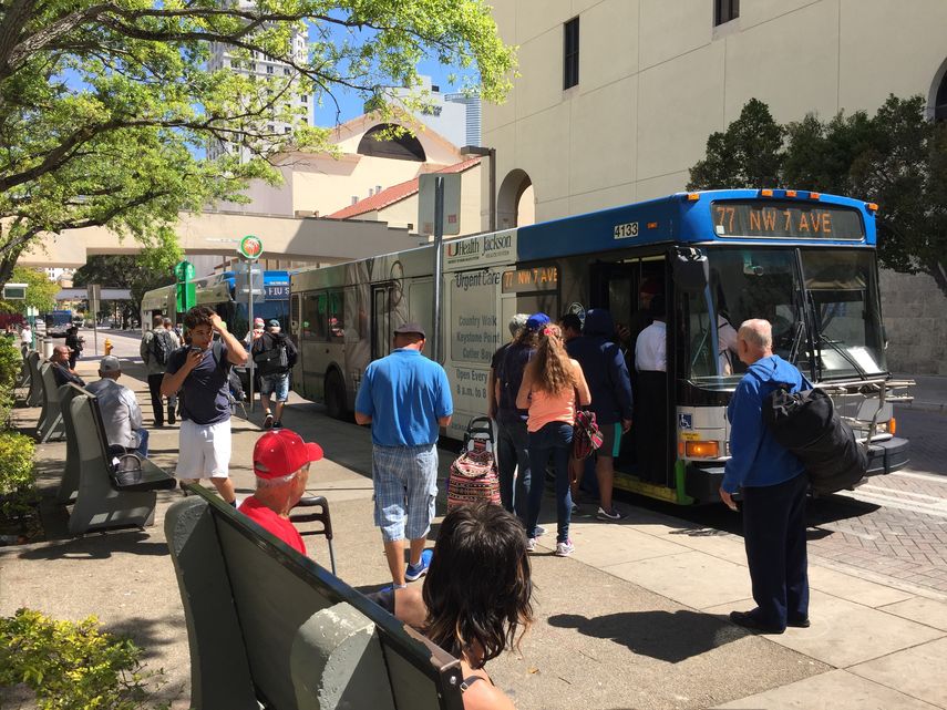 El servicio de transporte público en Miami-Dade cuenta con más de 100 rutas.