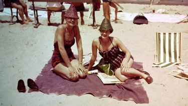 Imagen de Pat Henschel y Terry Donahue en una escena del documental A Secret Love.