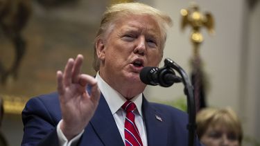 El presidente Donald Trump habla durante un evento sobre los precios de la atención médica en la sala Roosevelt de la Casa Blanca, el viernes 15 de noviembre de 2019.