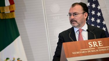 En esta fotografía de archivo del 19 de octubre de 2018, el canciller mexicano Luis Videgaray da una conferencia de prensa en el Ministerio de Relaciones Exteriores con el secretario de Estado Mike Pompeo, no mostrado, en la Ciudad de México.