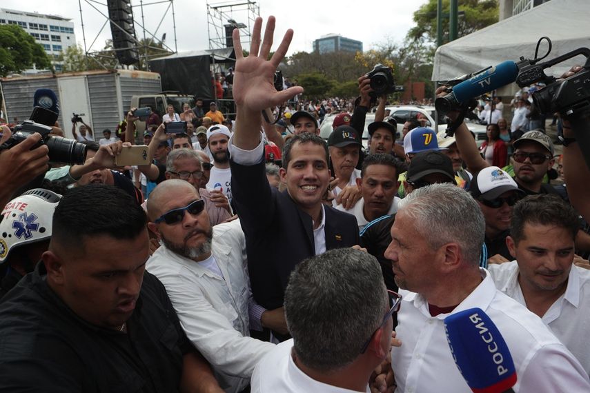 Desde su llegada a Venezuela, el presidente encargado del país, Juan Guaidó, estuvo rodeado de una multitud de simpatizantes.