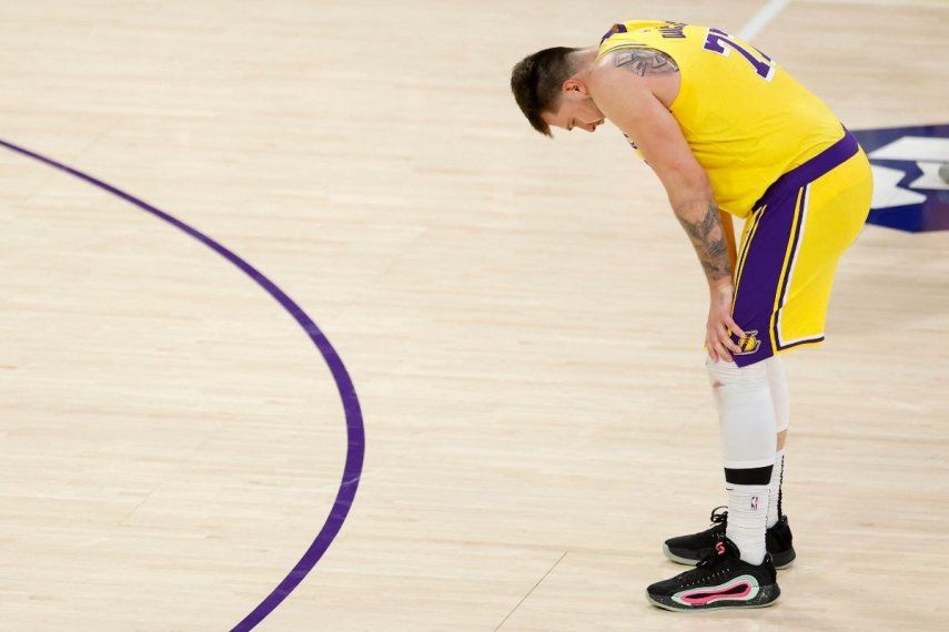 Luka Doncic #77 de Los Ángeles Lakers reacciona contra los Minnesota Timberwolves durante el tercer cuarto del quinto partido de la primera ronda de los Playoffs de la NBA de la Conferencia Oeste en el Crypto.com Arena el 30 de abril de 2025 en Los Ángeles, California.&nbsp;